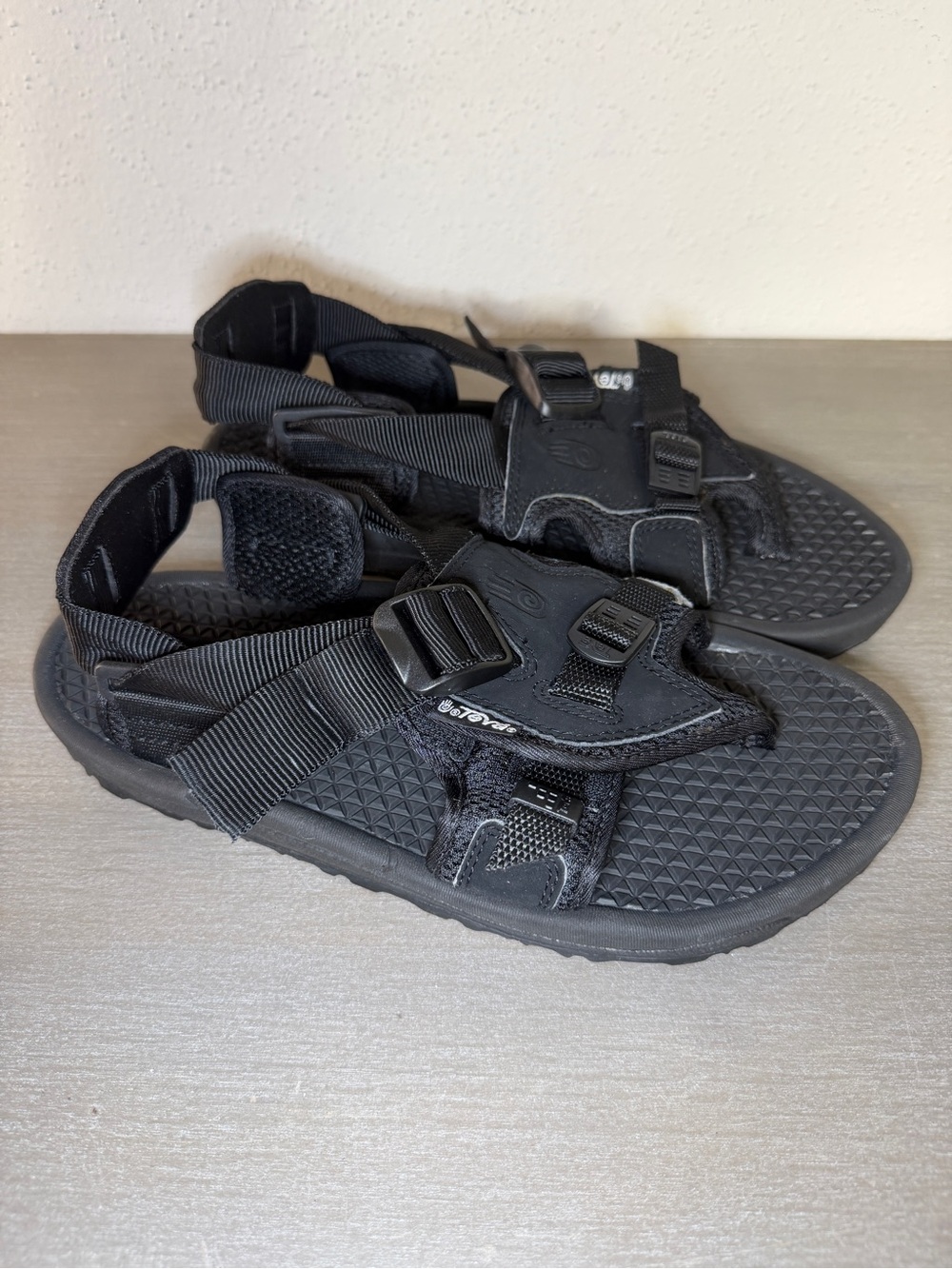VTG Rare Teva Guide Professional Men’s US 8 Spider Rubber Sandals Tech Archive